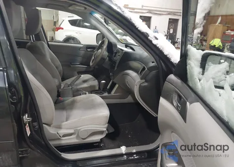 2013 Subaru Forester 2.5X Premium из США, поврежденный, VIN JF2SHADC3DH442310